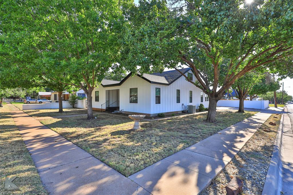 A B Cell Real Estate Listings Main Image