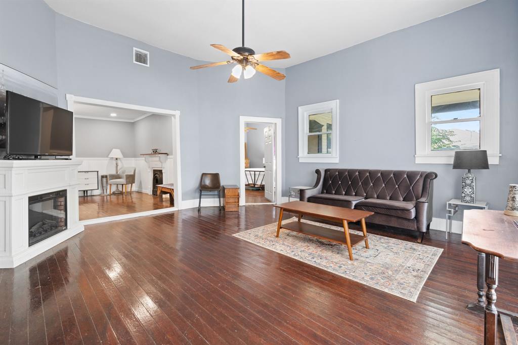 809 E Adams Street Property Photo 1
