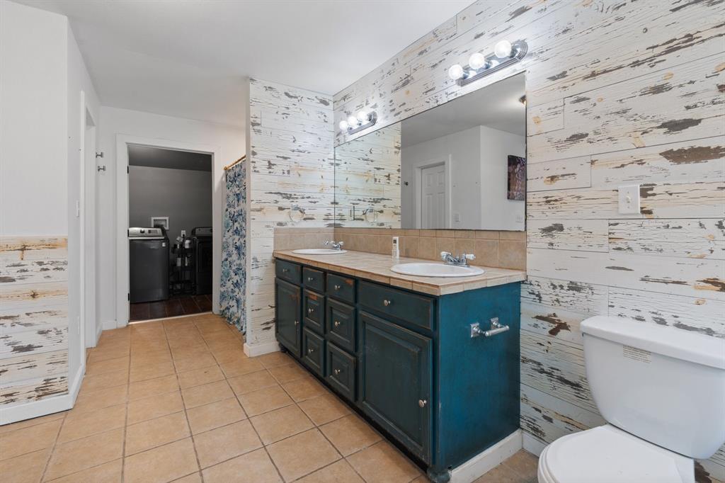 809 E Adams Street Property Photo 15