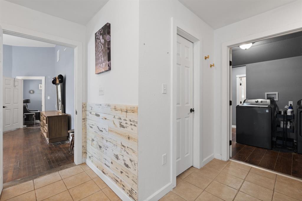 809 E Adams Street Property Photo 16