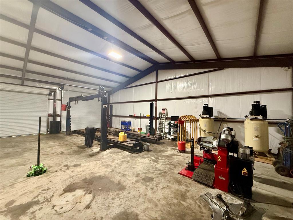 8534 N Us Hwy 59 Property Photo 5