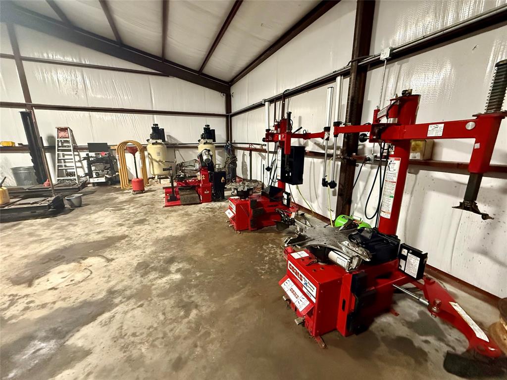 8534 N Us Hwy 59 Property Photo 8