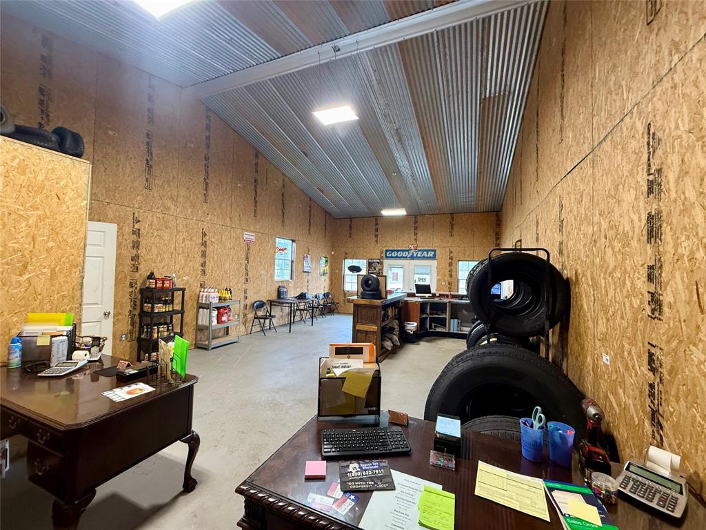 8534 N Us Hwy 59 Property Photo 9