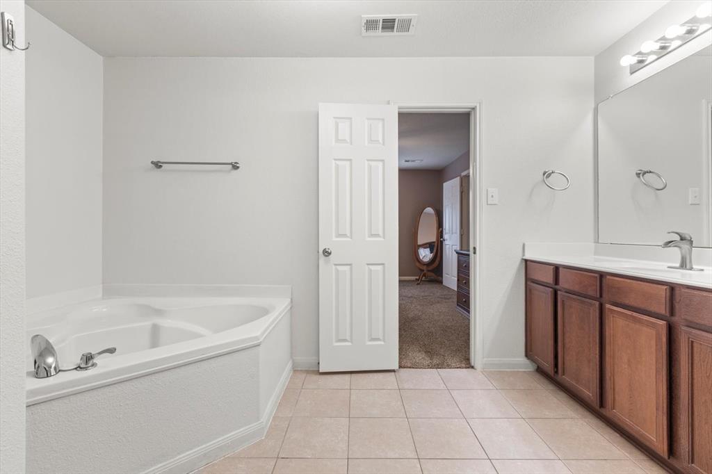 183 Dodge City Trail Property Photo 15