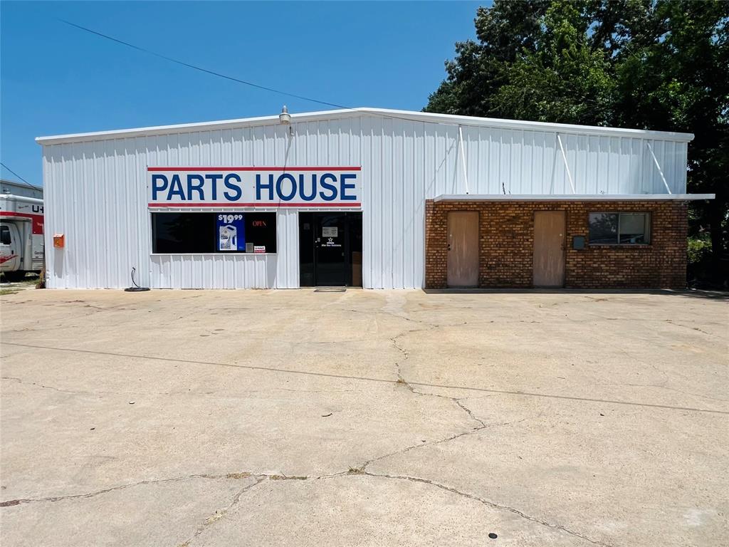 1000 W Broadway Street Property Photo 1