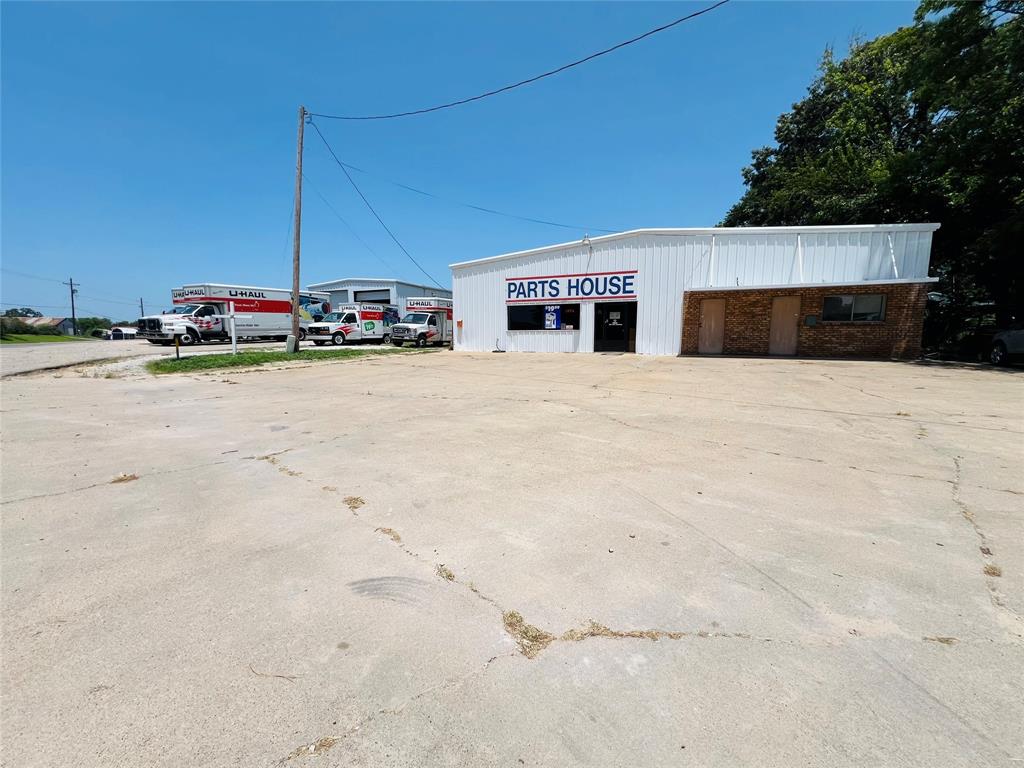 1000 W Broadway Street Property Photo 2