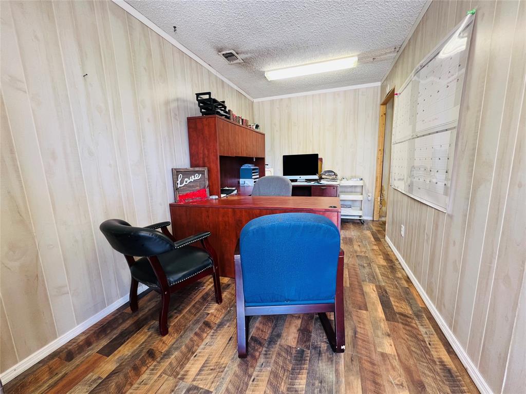 1000 W Broadway Street Property Photo 3