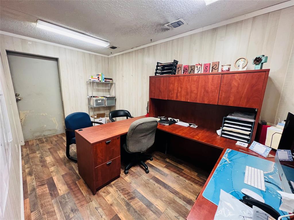 1000 W Broadway Street Property Photo 4