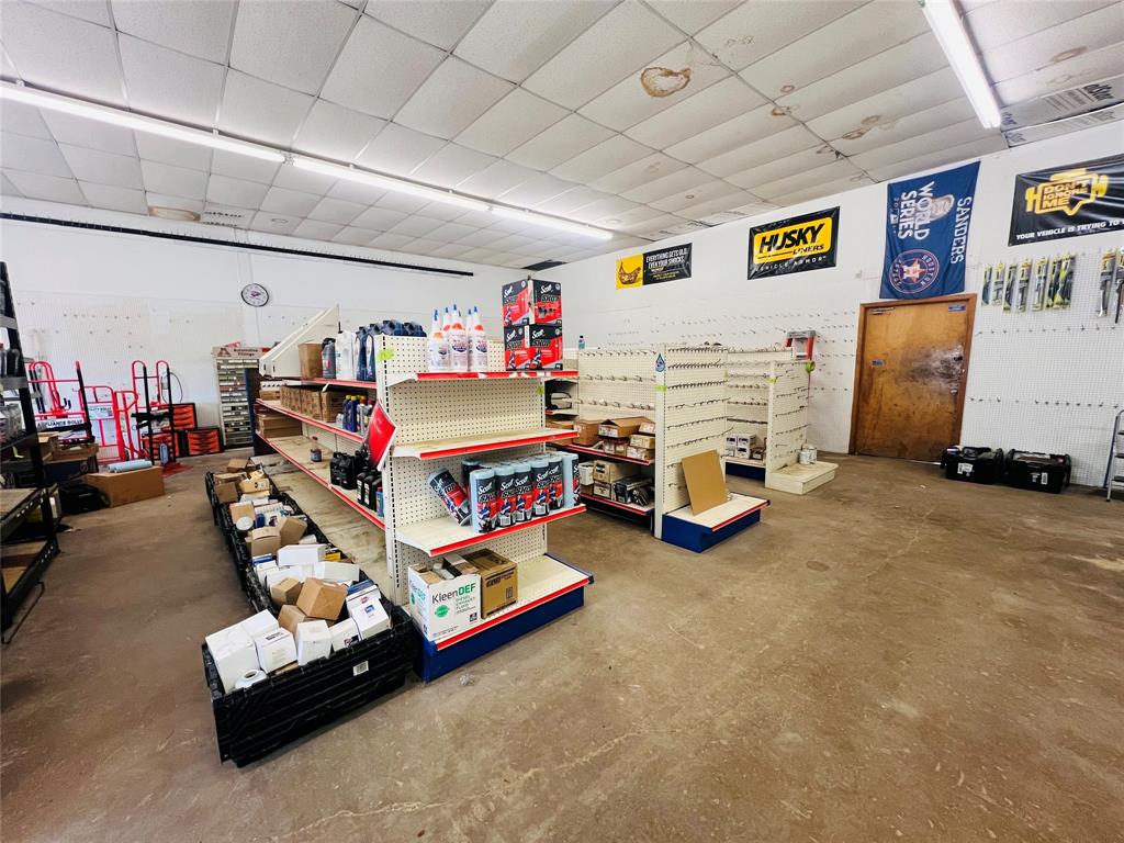 1000 W Broadway Street Property Photo 5