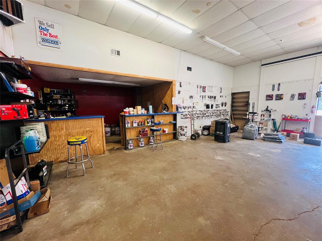 1000 W Broadway Street Property Photo 6