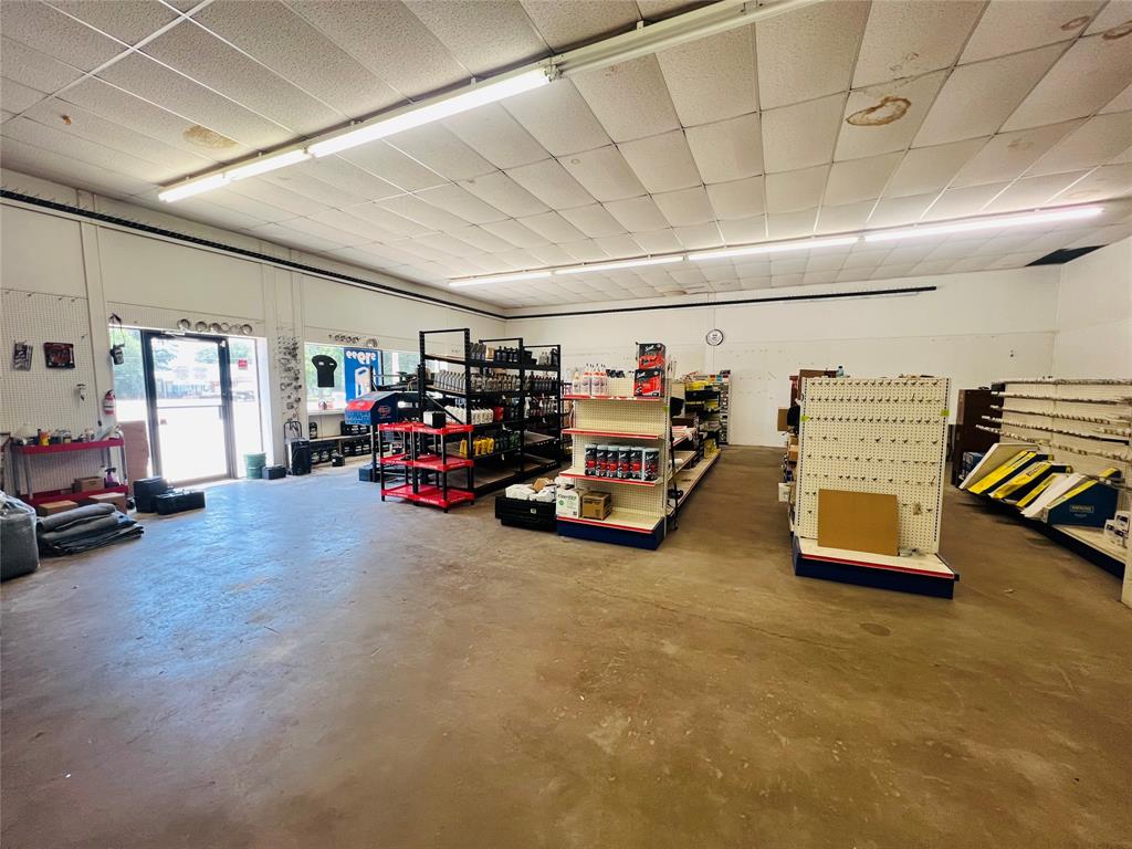 1000 W Broadway Street Property Photo 7
