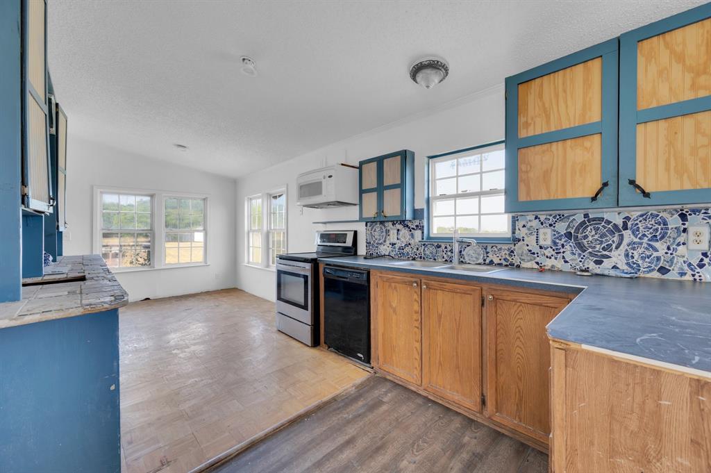 571 A Marion Road Property Photo 10