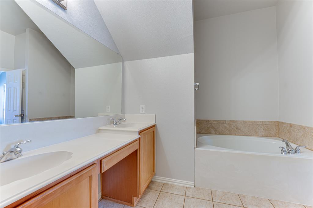 2836 Wild Oak Lane Property Photo 18