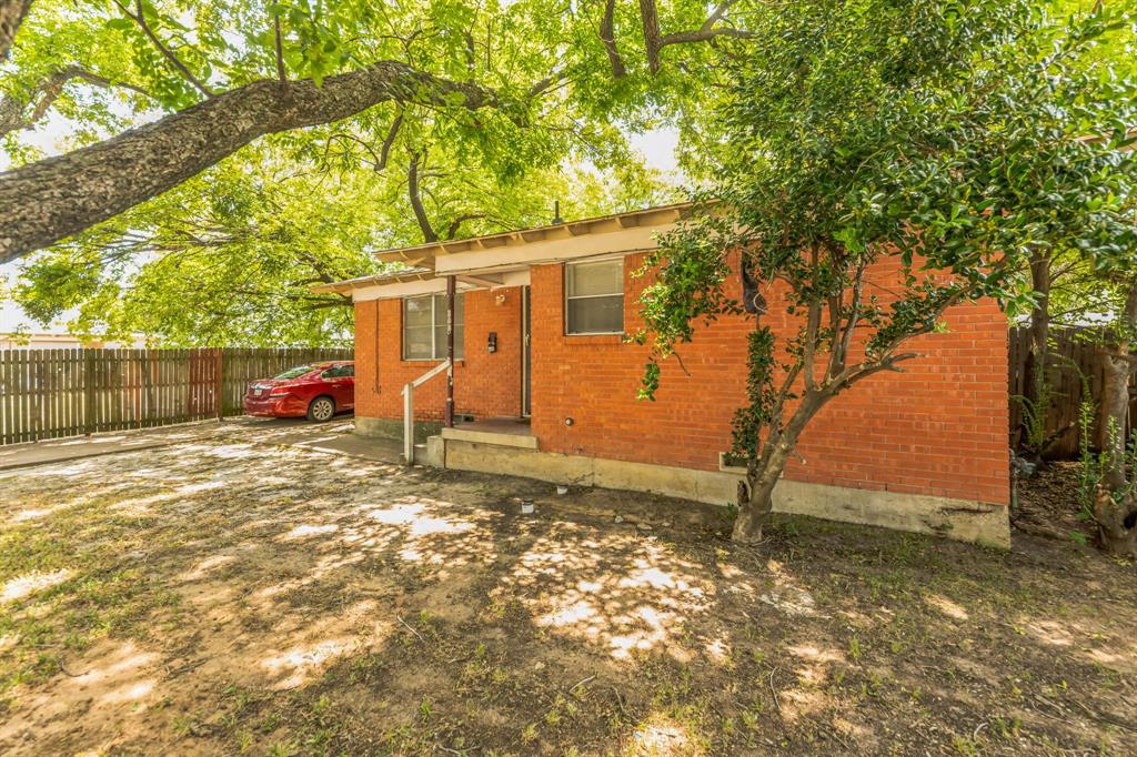806 N Center Street Property Photo 2