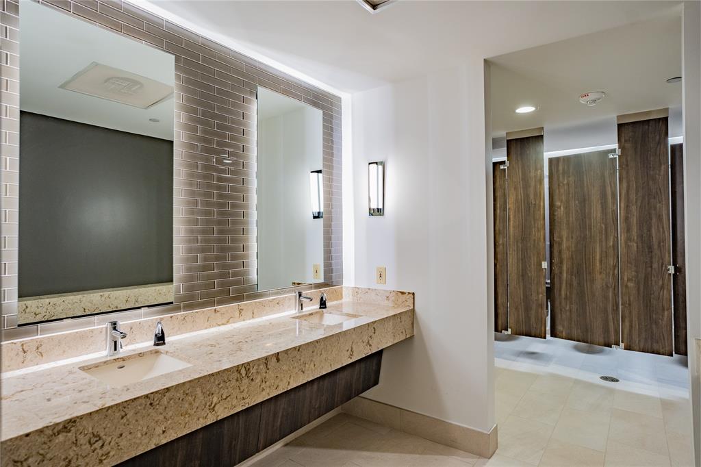 12400 Coit Road Property Photo 14