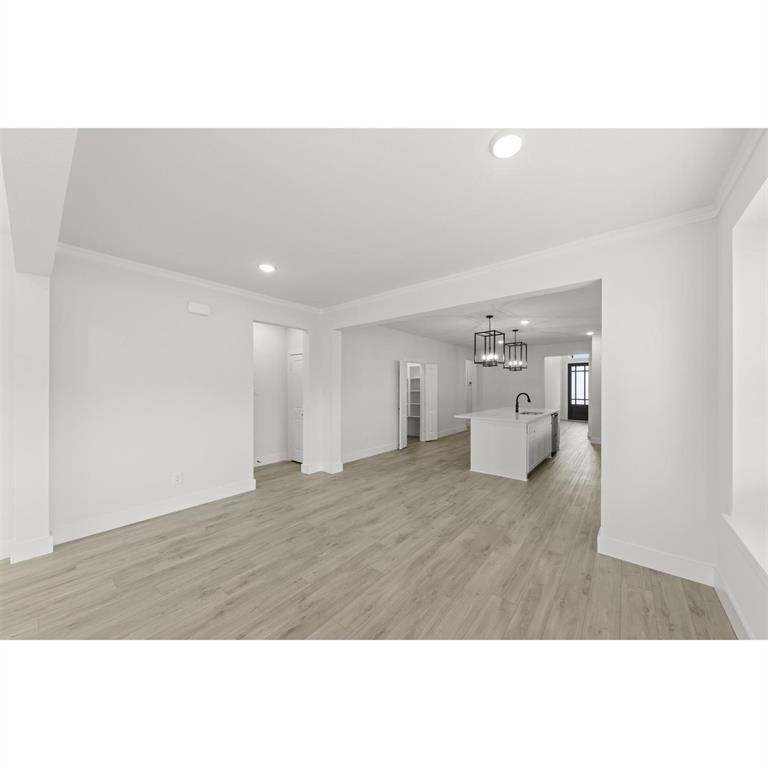 704 Valley Pines Drive Property Photo 10