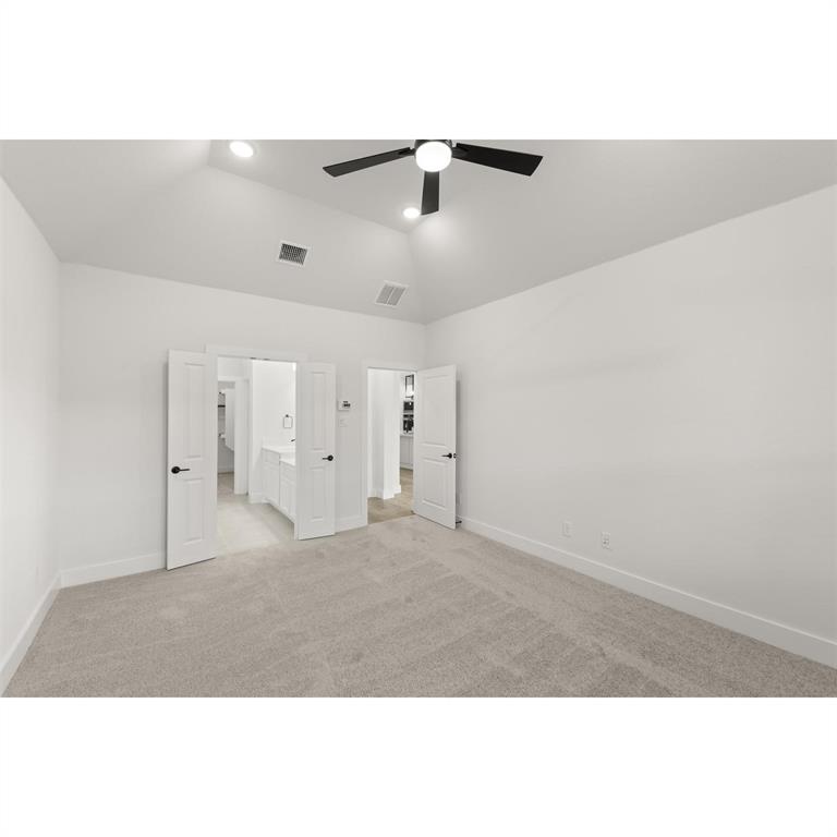 704 Valley Pines Drive Property Photo 18