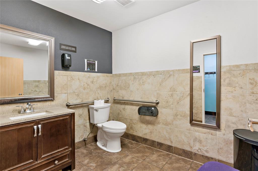 3360 Loop 286 Property Photo 10