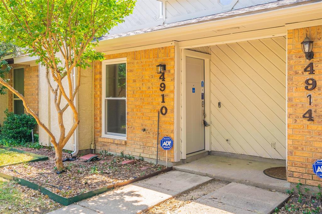 4910 Regal Bluff Property Photo 1