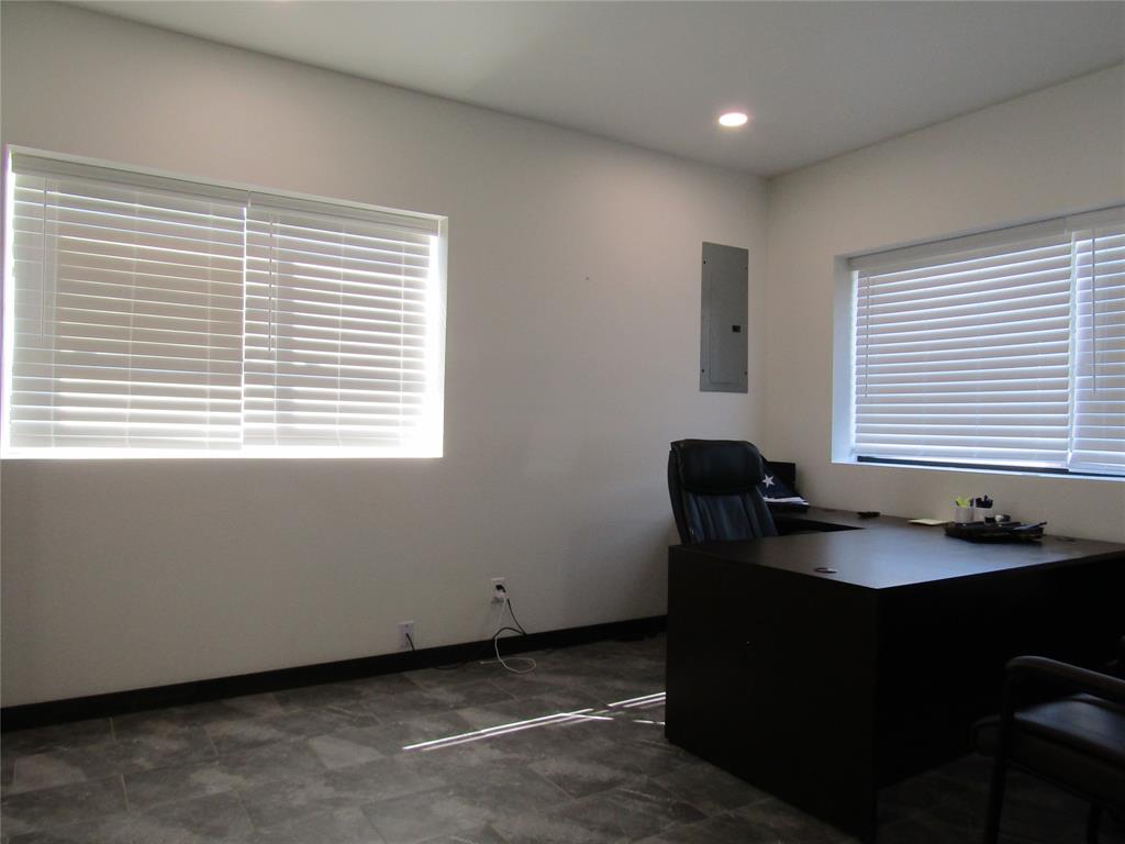 1324 N Main Street Property Photo 5