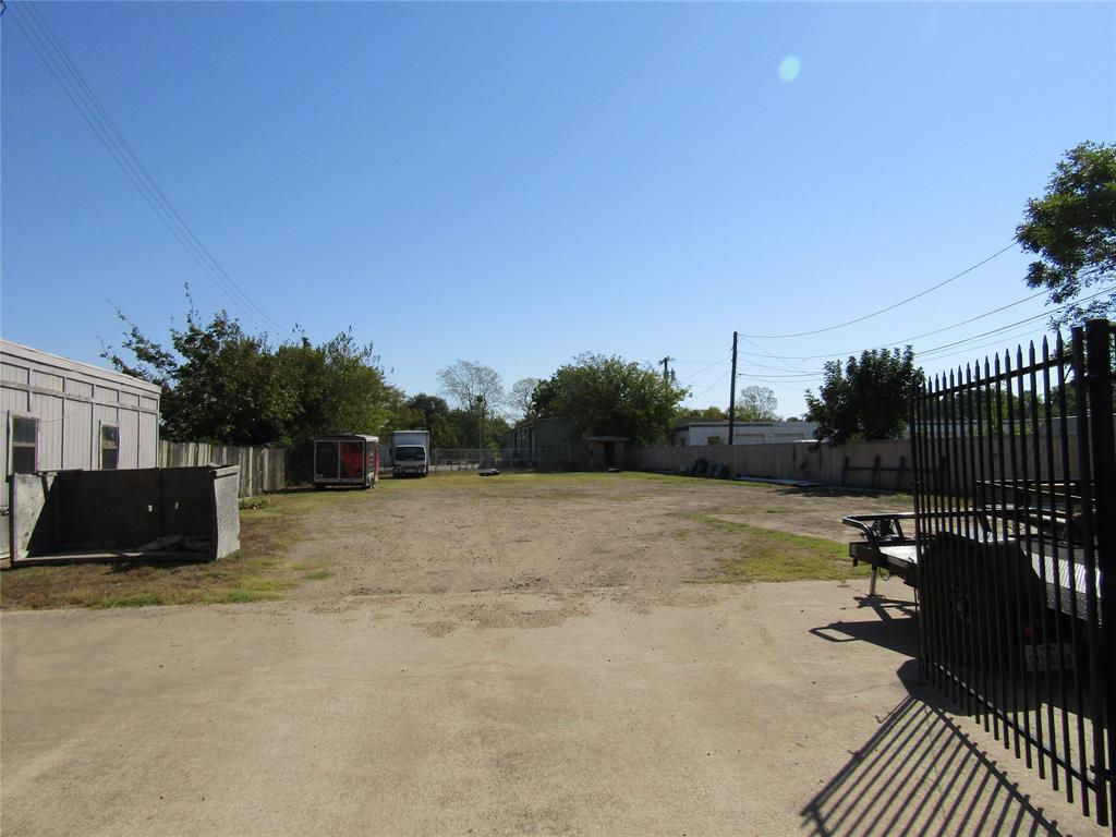 1324 N Main Street Property Photo 11