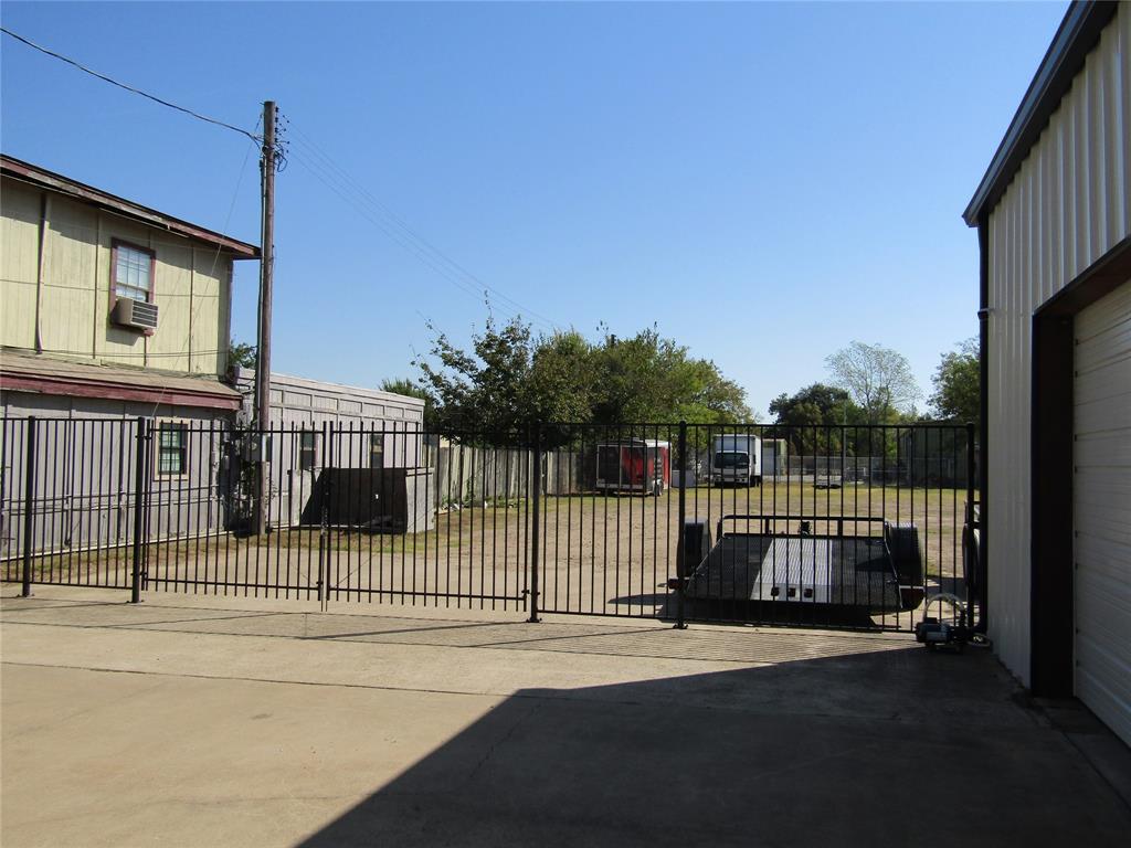 1324 N Main Street Property Photo 12