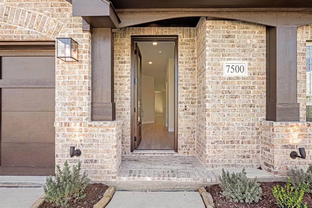 7500 Cherry Blossom Lane Property Photo 4
