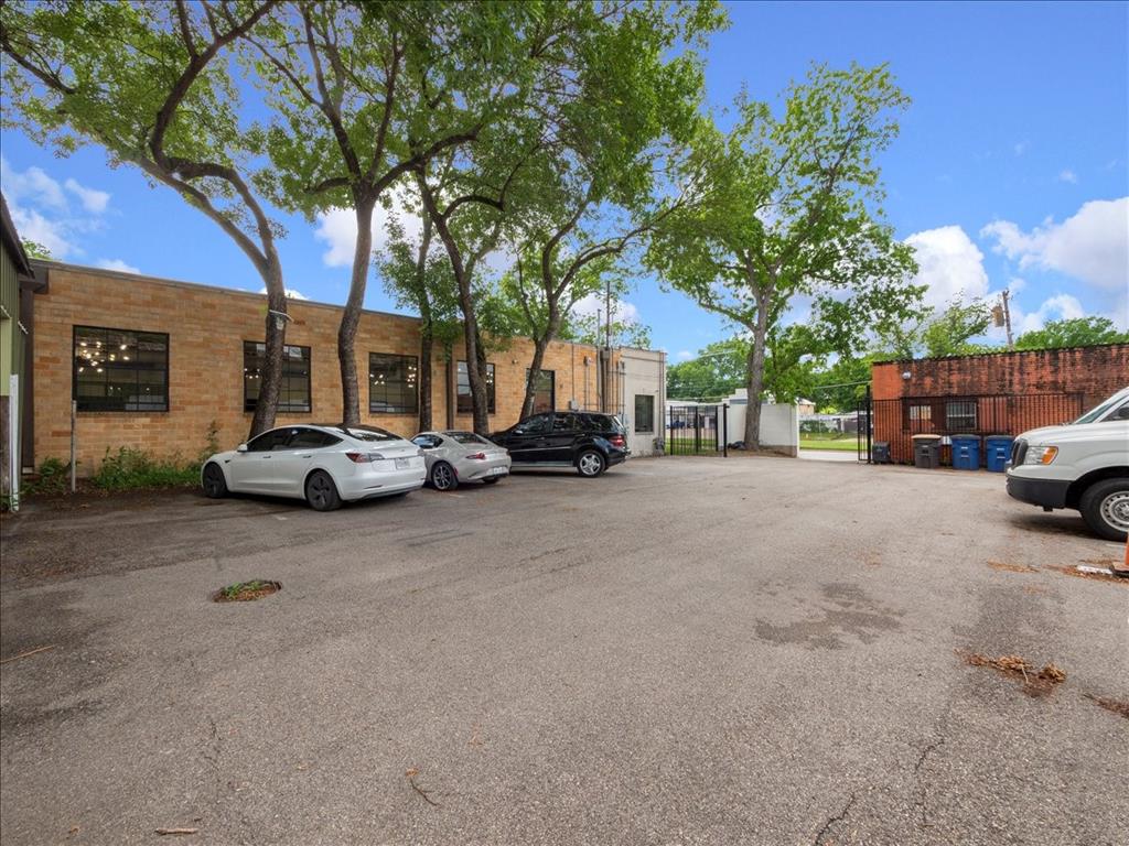 1208 S Riverfront Boulevard Property Photo 8