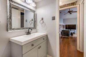 2835 Keller Springs Road Property Photo 16