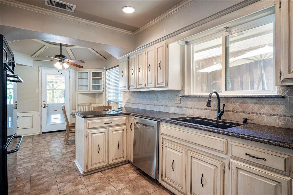1307 Stonewood Drive Property Photo 11