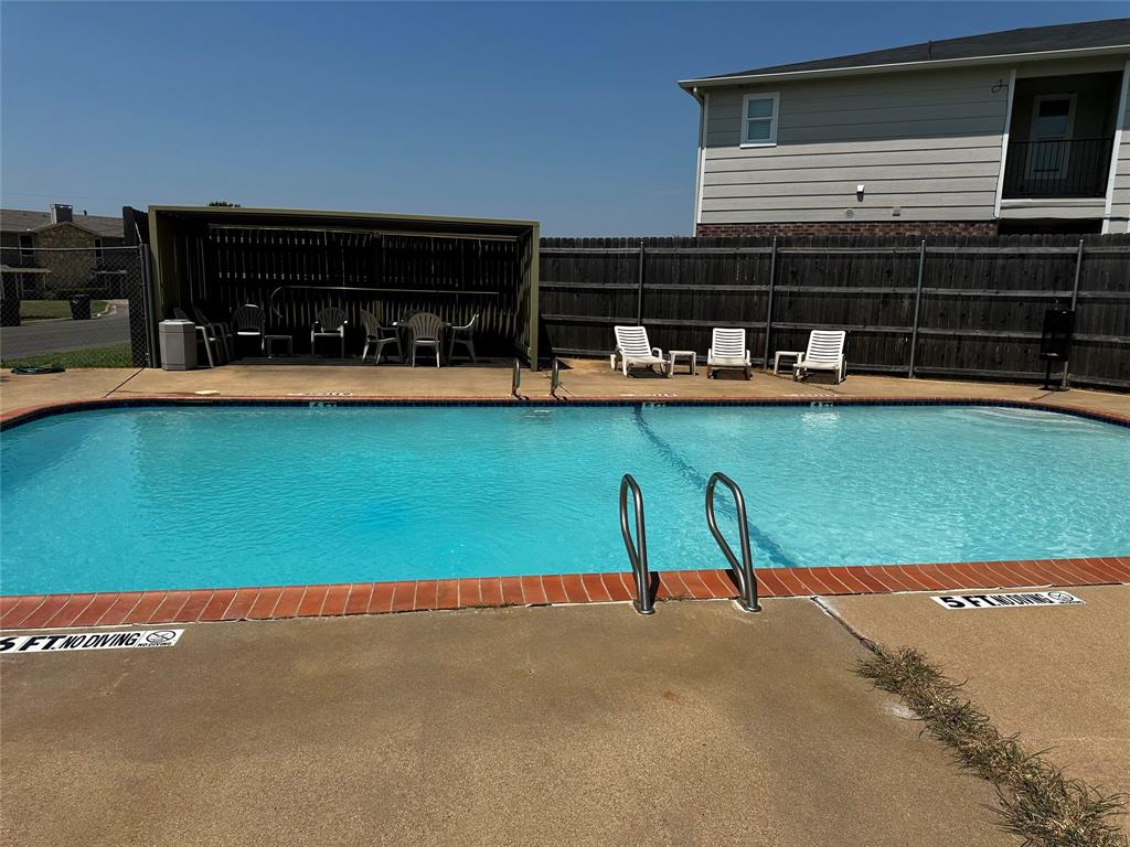 1404 Courtney Place Property Photo 5