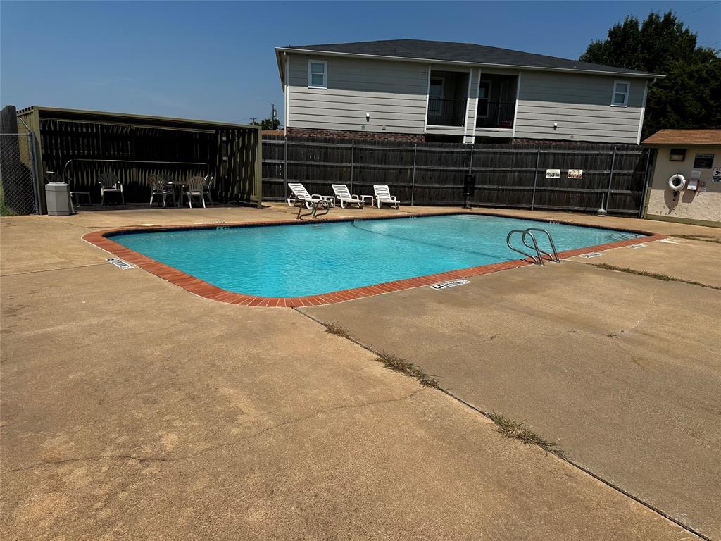 1404 Courtney Place Property Photo 6