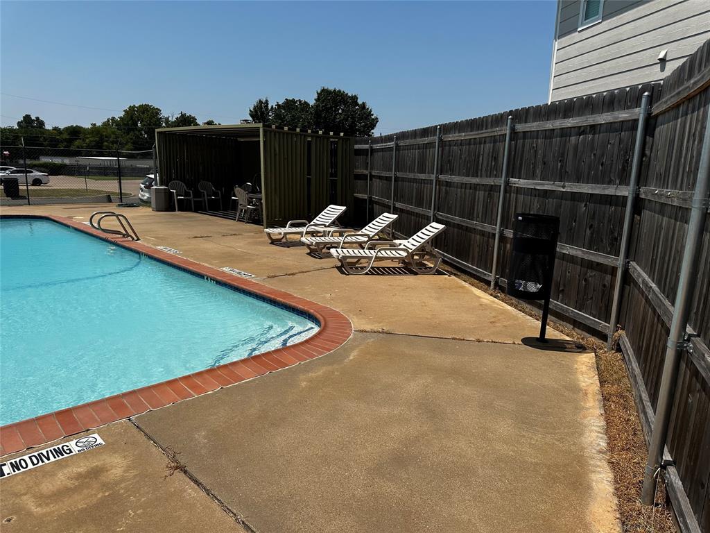 1404 Courtney Place Property Photo 7