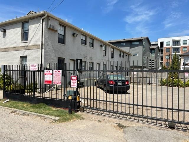 2518 N Fitzhugh Avenue Property Photo 2
