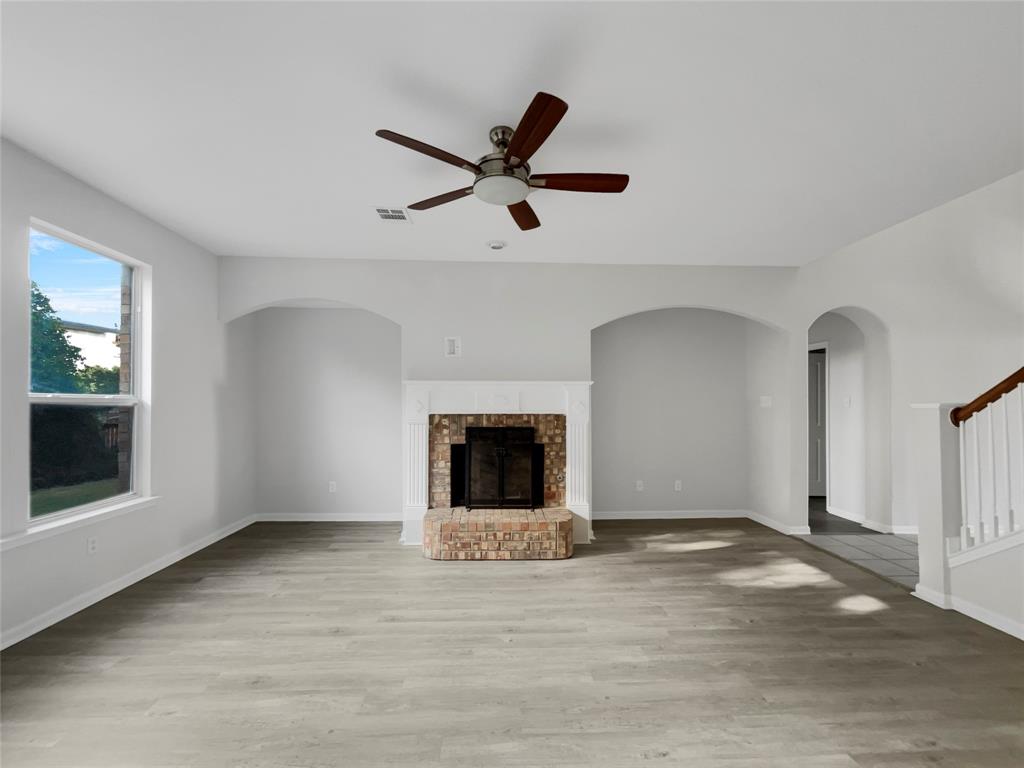 600 Cresthaven Drive Property Photo 3
