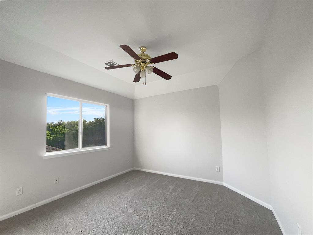 600 Cresthaven Drive Property Photo 5
