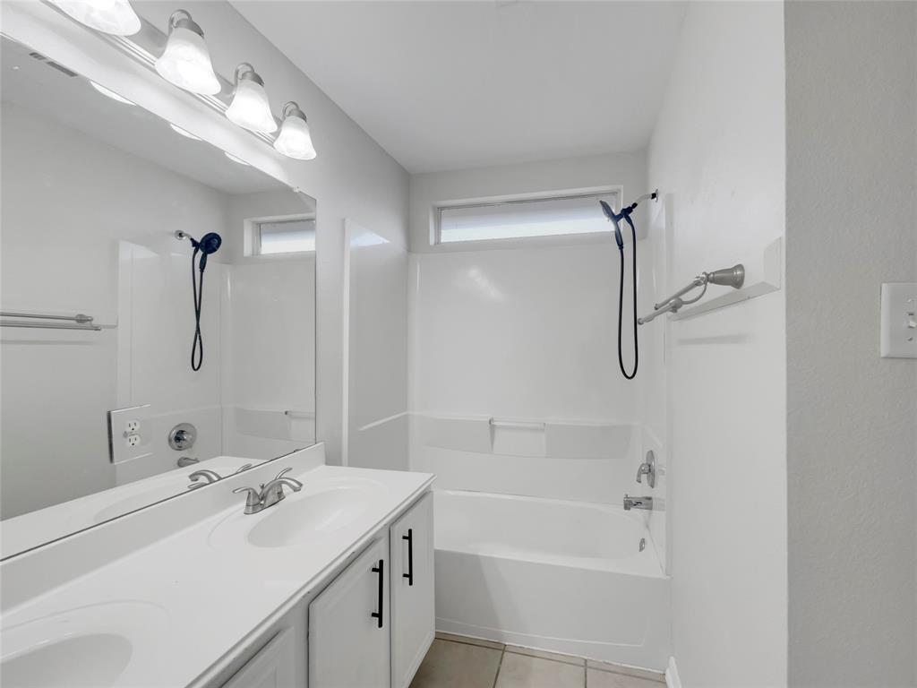 600 Cresthaven Drive Property Photo 14