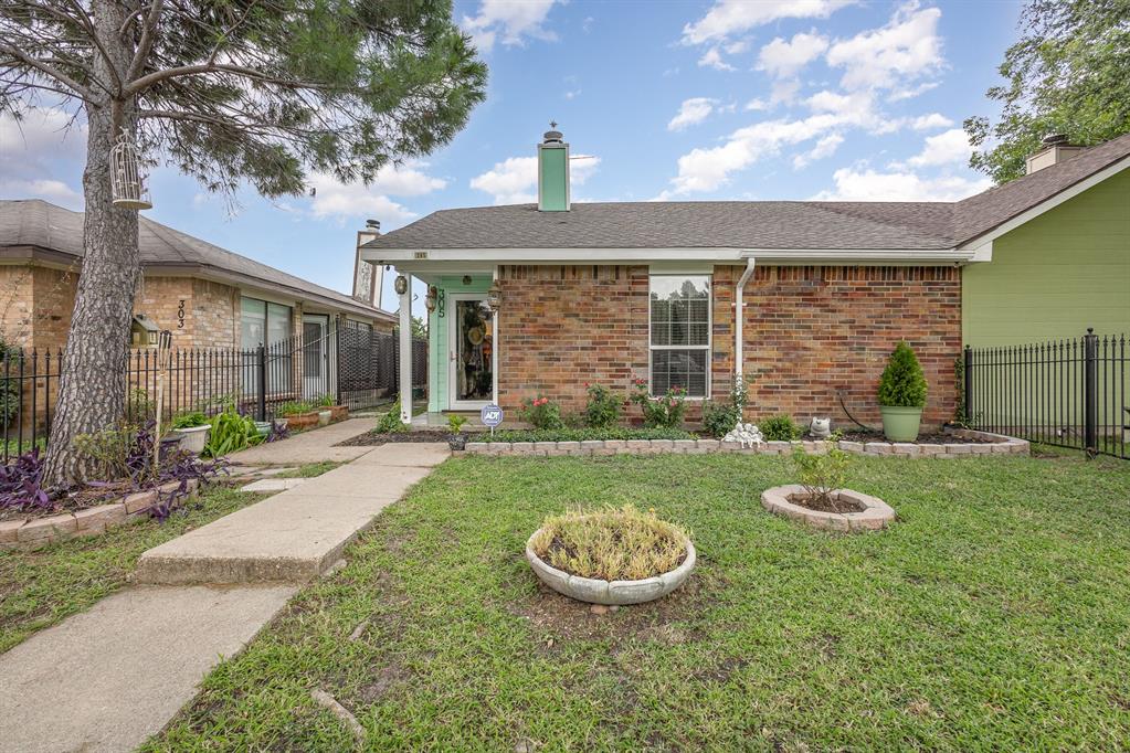 305 Gregory Lane Property Photo 2