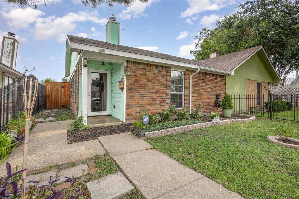 305 Gregory Lane Property Photo 3