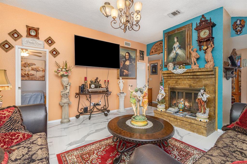 305 Gregory Lane Property Photo 5