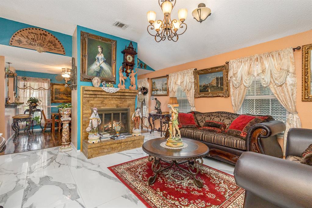 305 Gregory Lane Property Photo 6