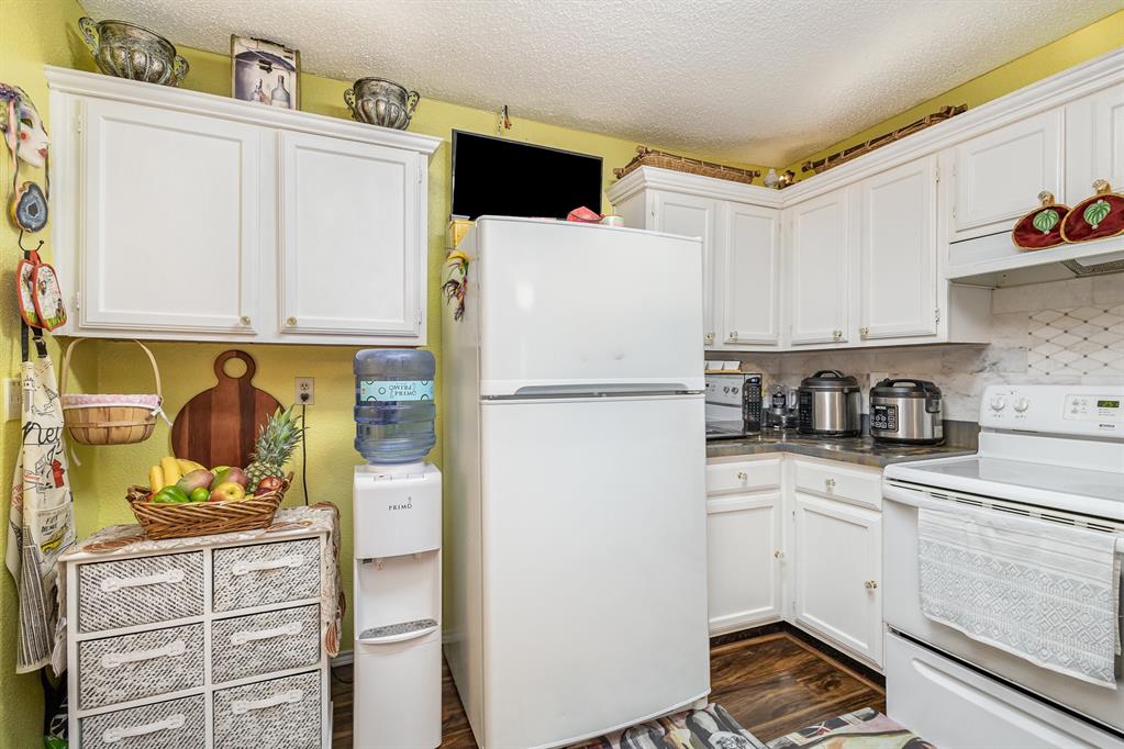 305 Gregory Lane Property Photo 11