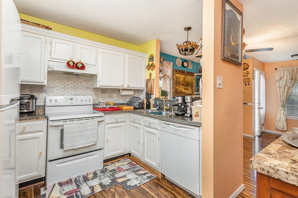 305 Gregory Lane Property Photo 12