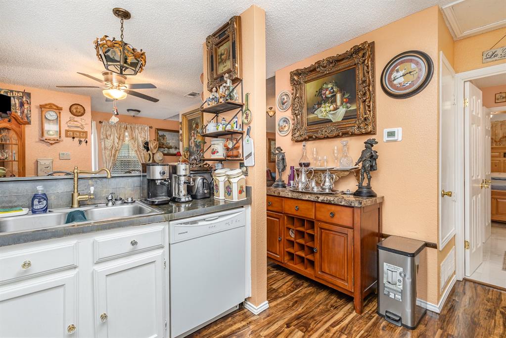 305 Gregory Lane Property Photo 13