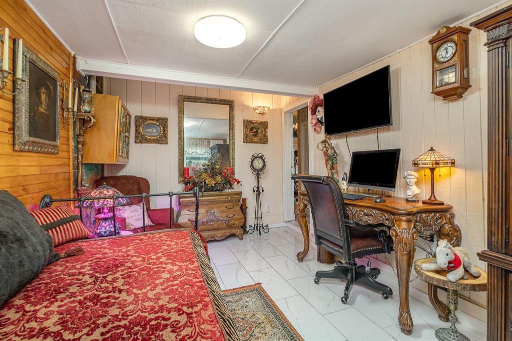 305 Gregory Lane Property Photo 14