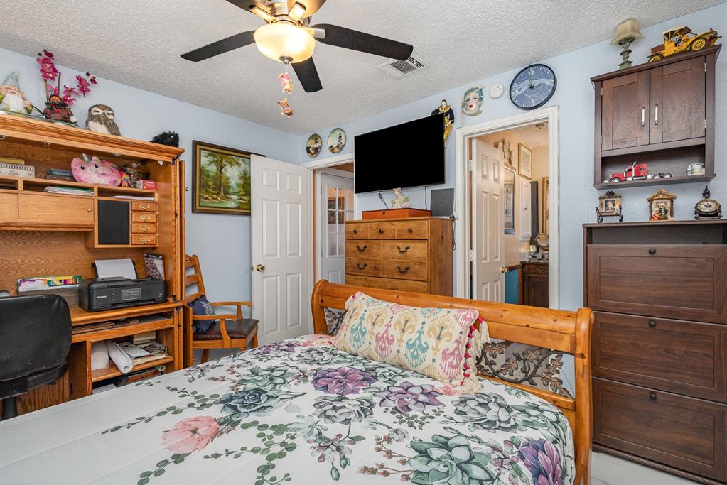 305 Gregory Lane Property Photo 17