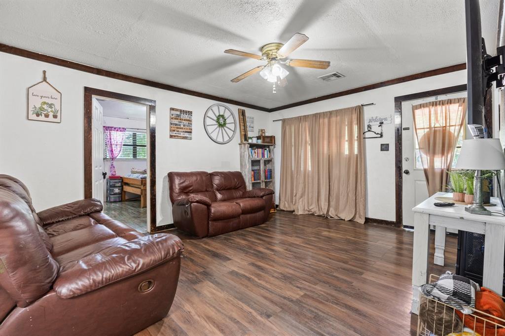 408 John Street Property Photo 8