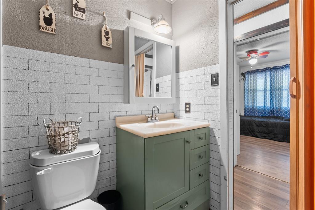 408 John Street Property Photo 22