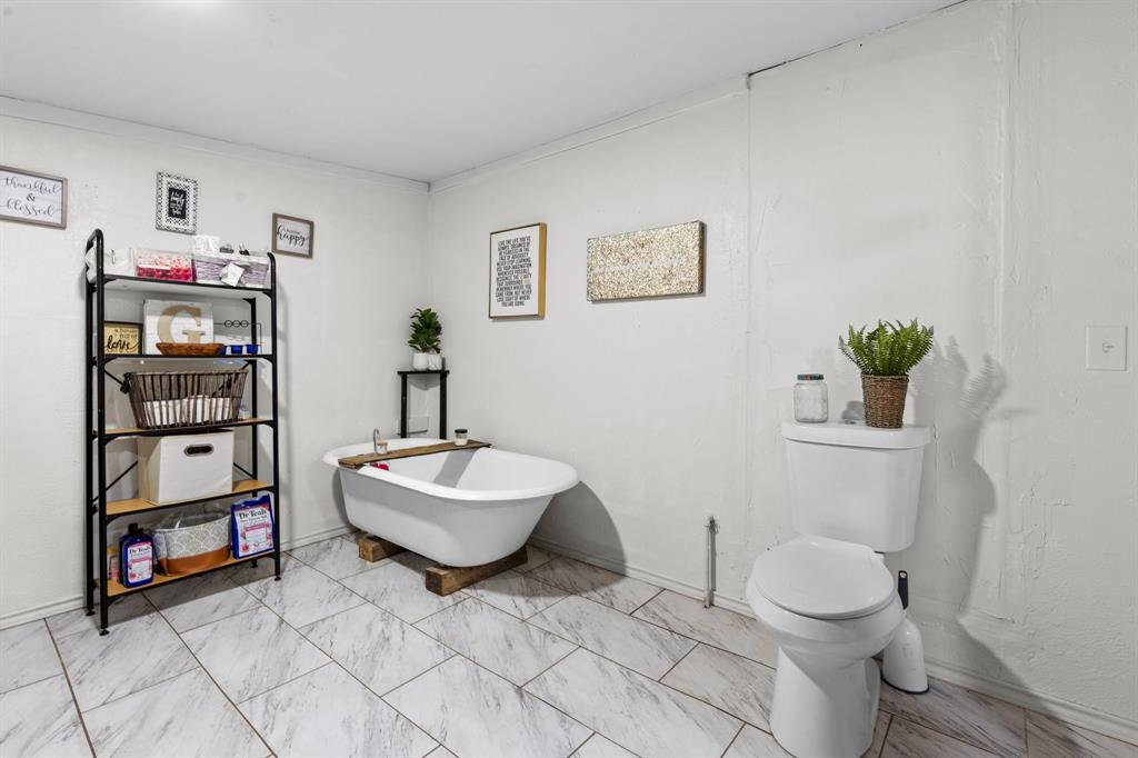408 John Street Property Photo 30
