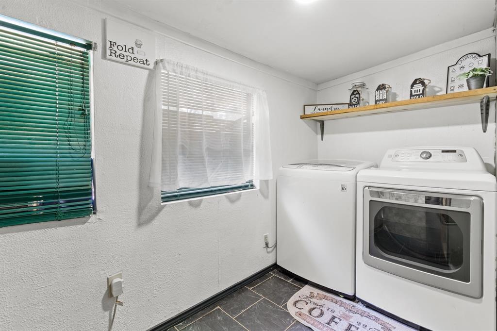 408 John Street Property Photo 32